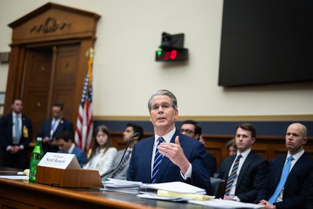 Bitcoin sinks after Treasury Secretary Bessent says US government can't tell banks to bail out crypto - Featured Image