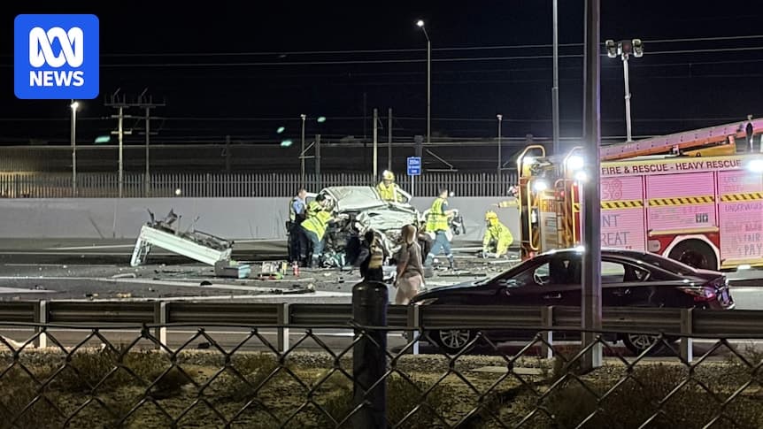 Mitchell Freeway head-on crash in Butler leaves two dead after ute driven on wrong side of road - ABC News - Featured Image