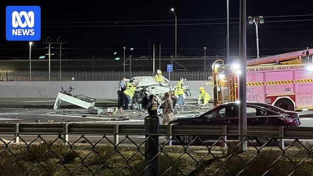 Mitchell Freeway head-on crash in Butler leaves two dead after ute driven on wrong side of road - ABC News - Featured Image