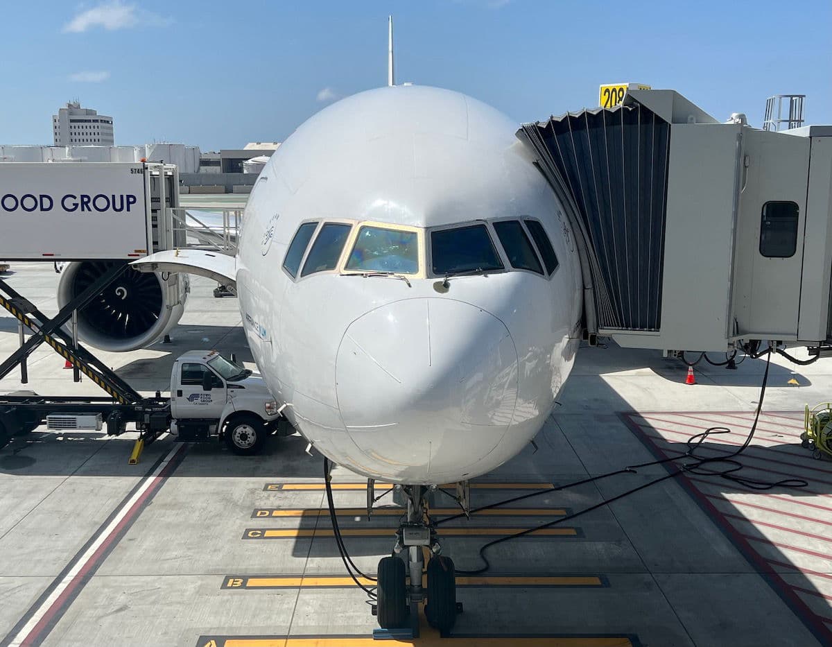 FAA Extends Cockpit Voice Recorder Rule To 25 Hours, Despite Pilot Pusback - One Mile at a Time - Featured Image