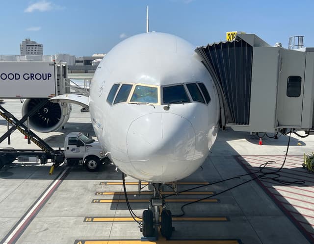 FAA Extends Cockpit Voice Recorder Rule To 25 Hours, Despite Pilot Pusback - One Mile at a Time - Featured Image