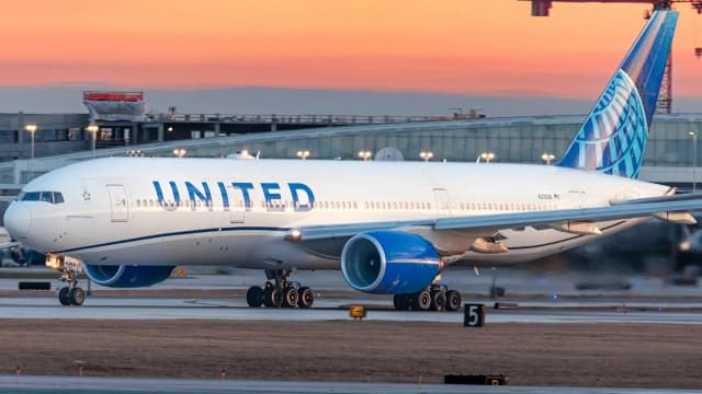 United Pilot and ATC Clash After Dramatic Go-Around at San Francisco Airport - Aviation A2Z - Featured Image