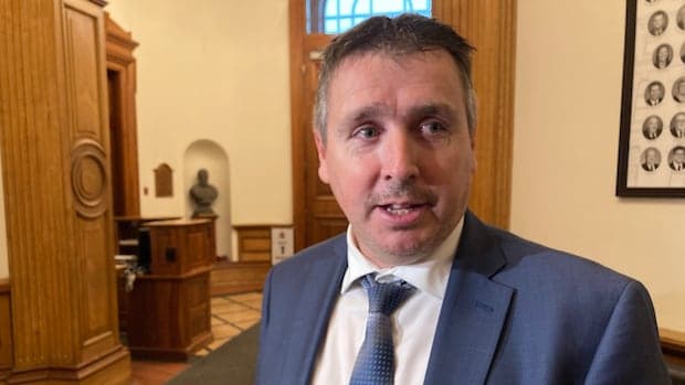 Conservative MP refusing pay bump was heckled, admonished by his colleagues | CBC News - Featured Image