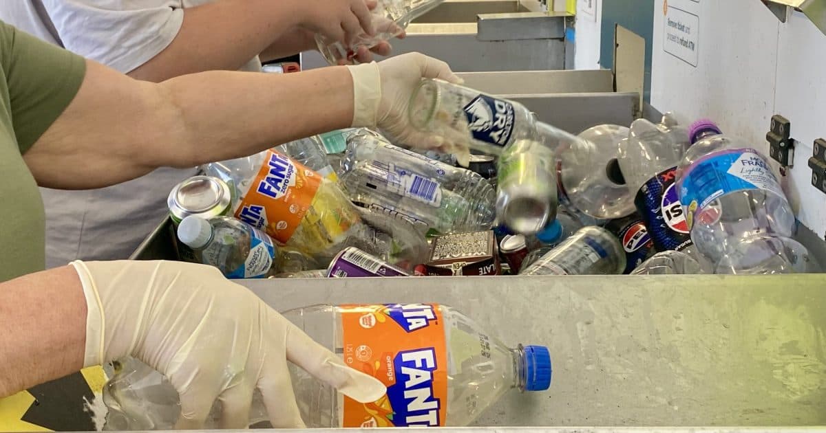 Wine and spirit bottles to join 10-cent recycling scheme, but not for at least a year | Region Canberra - Featured Image