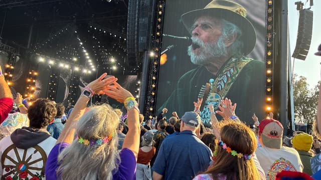 Watch Bob Weir Perform ‘Touch of Grey’ with Dead and Co. at His Final Live Appearance - Featured Image
