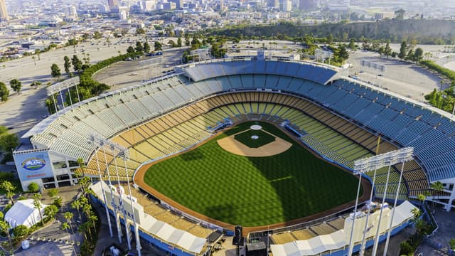 Dodger Stadium Gets Iconic California Burger Chain With New Partnership - Featured Image