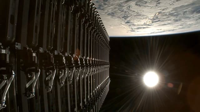 SpaceX lowering orbits of 4,400 Starlink satellites for safety's sake | Space - Featured Image