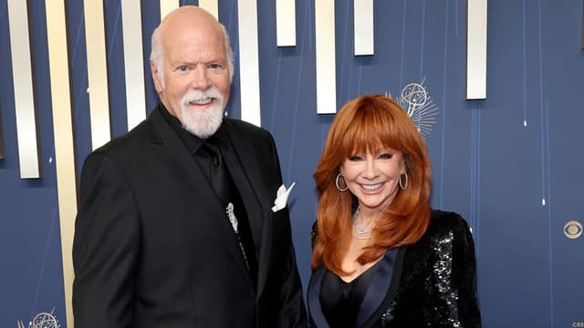 Reba McEntire breaks silence on postponing marriage to fiancé Rex Linn - Featured Image