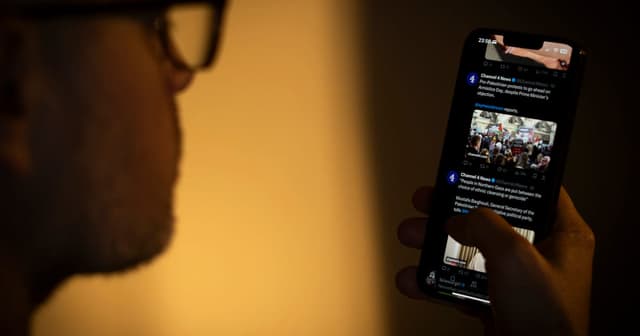 The EU moves to kill infinite scrolling – POLITICO - Featured Image