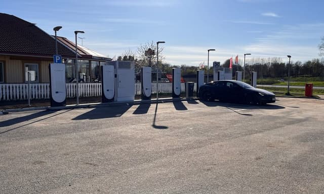 Tesla Supercharger left offline as Swedish court backs union strike - Featured Image