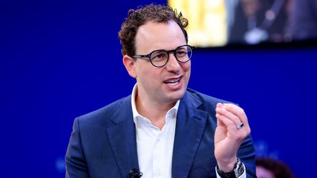 Anthropic launches Claude Opus 4.6 as AI moves toward a 'vibe working' era - Featured Image