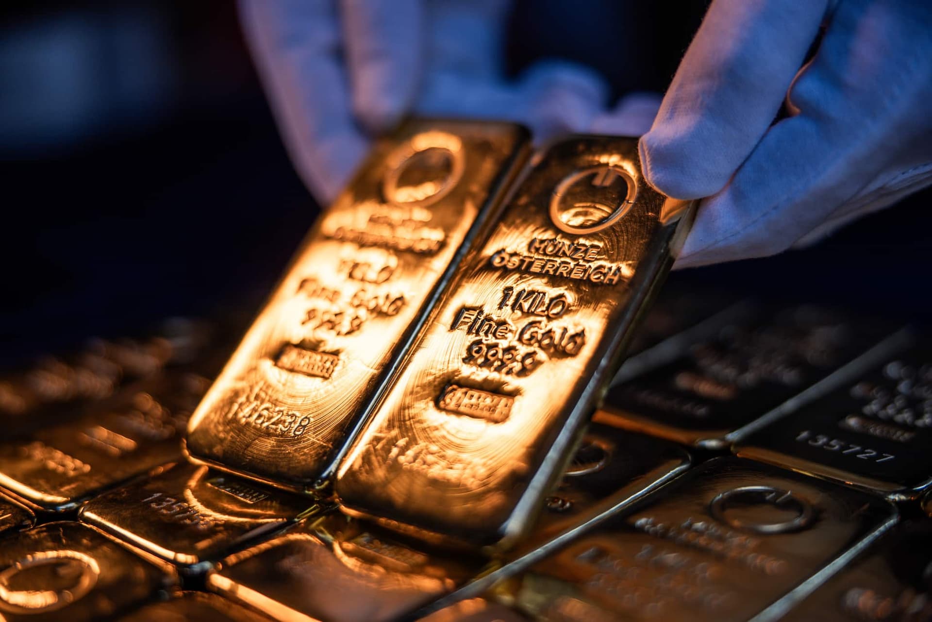 Gold rises toward $5,000 as weaker Dollar adds impetus to rally - Featured Image