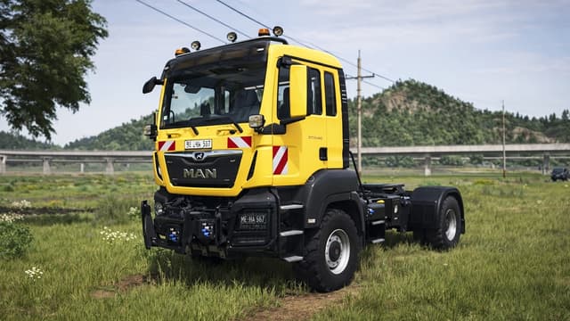 MAN TGS 18 Series Truck - FS25 Mods | Lift Axle Truck for Road and Field Work - Featured Image