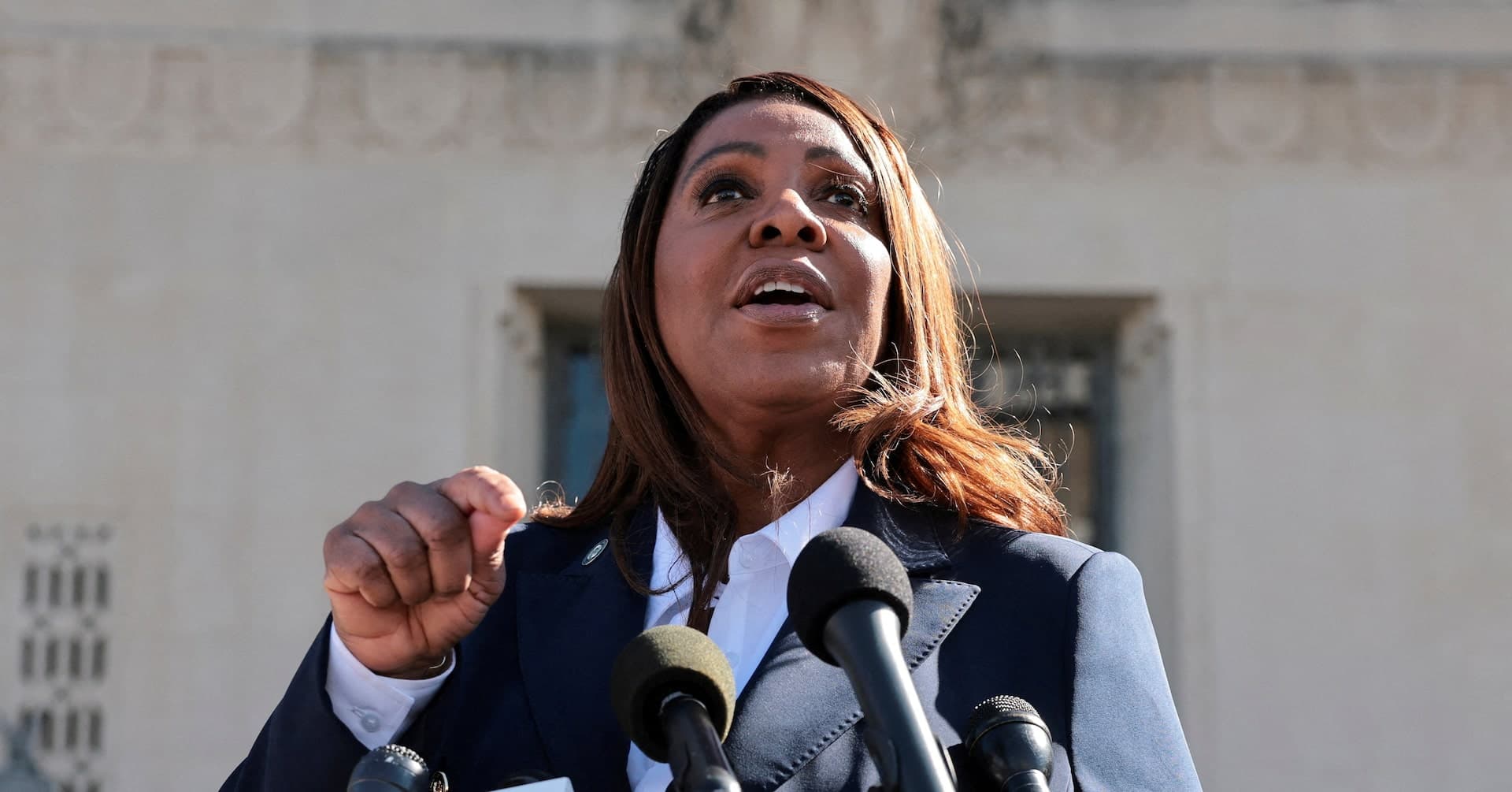 New York sues video game developer Valve, says its 'loot boxes' are gambling - Featured Image