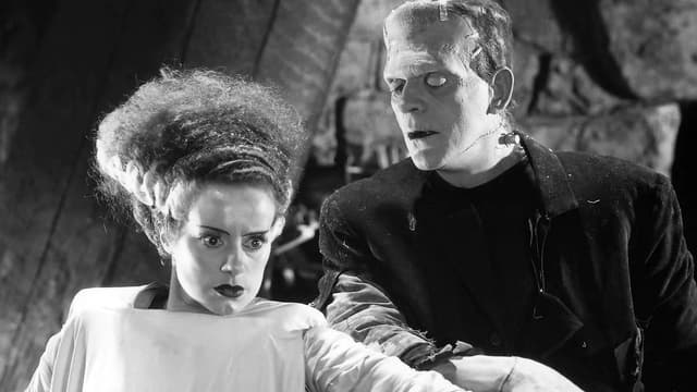 35 Best Gothic Horror Movies of All Time, Ranked - Featured Image