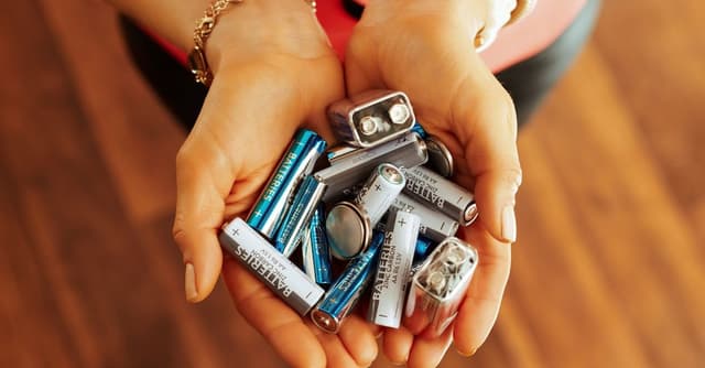 La raccolta delle batterie portatili esauste cresce, ma lentamente. Ancora lontani gli obiettivi al 2030 - Featured Image