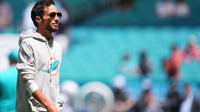 ESPN reporter says Mike McDaniel still 'very much likes' OC openings - Featured Image