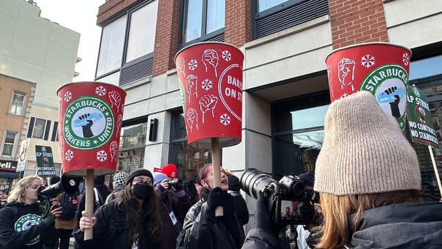 Starbucks to pay $35M to NYC workers in settlement as ongoing strike draws pols to picket line - Featured Image