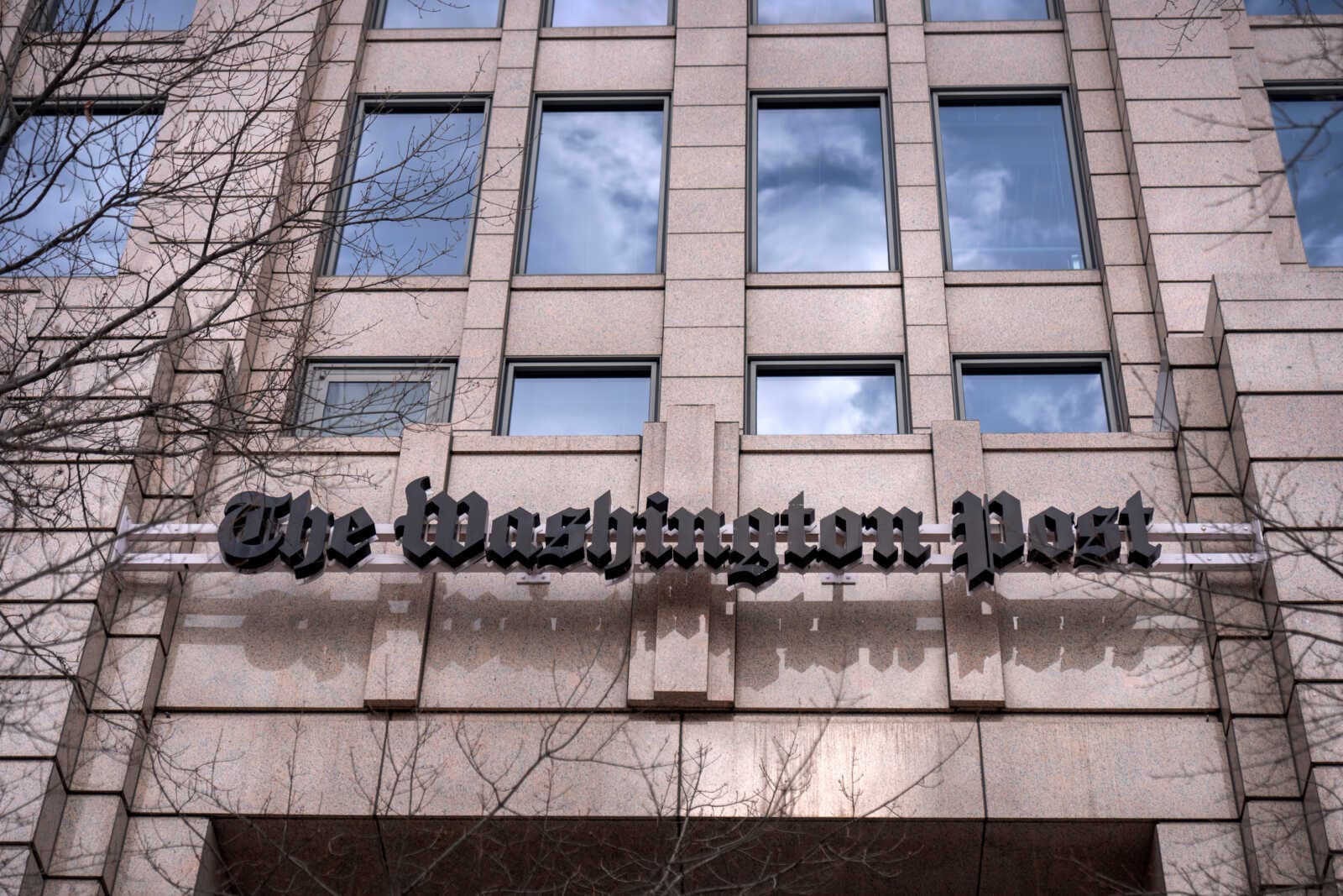 The Washington Post guts coverage of D.C. area in mass layoffs | ARLnow.com - Featured Image
