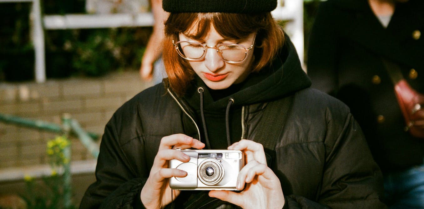 Burned out by smartphones, young people are choosing flip phones, cameras and MP3 players instead - Featured Image