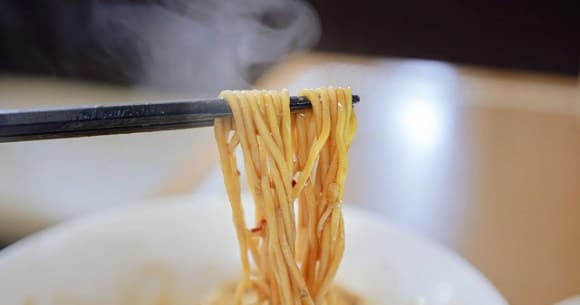 Ramen restaurant’s English menu prices are nearly double its Japanese ones, denies discriminating - Featured Image