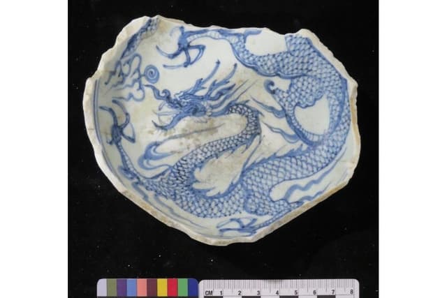 Shipwreck Reveals Over 2,350 Pieces of Yuan Dynasty Blue-and-White Porcelain | Discover Magazine - Featured Image