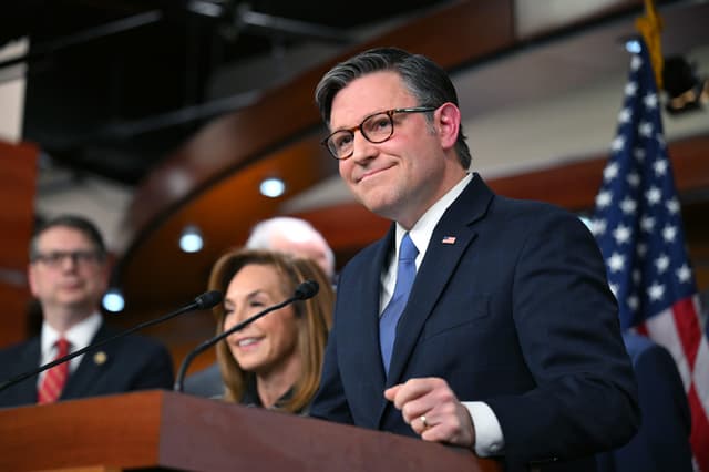 Trump suggests some Democrats should be hanged — and some Republicans rush to his defense - Featured Image