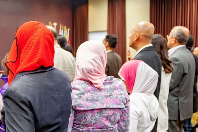 Immigrants Approved for Citizenship ‘Plucked Out’ of Line Moments Before Pledging Allegiance: Report - Featured Image
