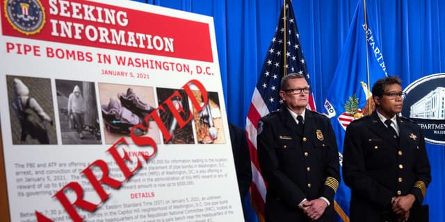 Pipe bomb suspect confessed, telling FBI he supports Trump and anarchy - Featured Image