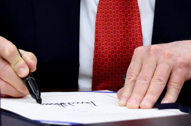 Justice Department quietly replaced ‘identical’ Trump signatures on recent pardons - Featured Image