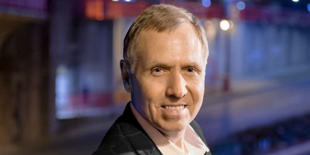 Kennedy Center threatens to sue musician who canceled concert after Trump's name added to building - Featured Image