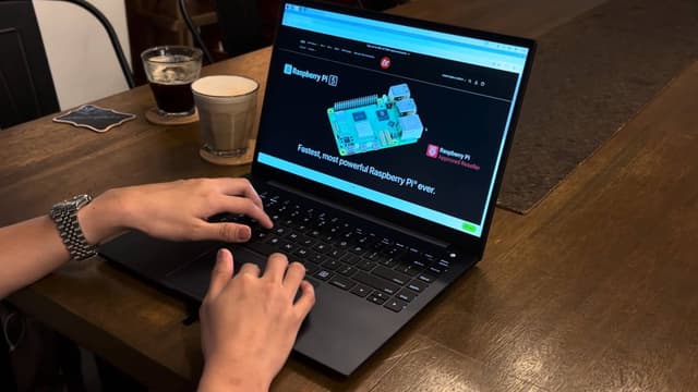 This Raspberry Pi-powered laptop is a Kickstarter success story, and it finally hit the shelves - Featured Image