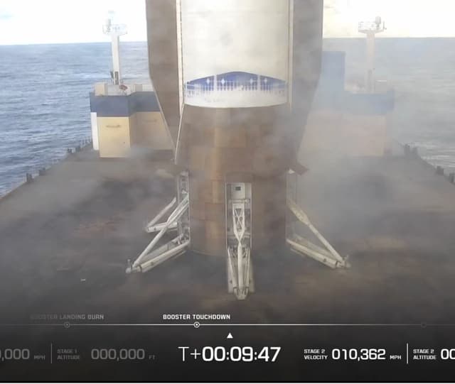 Blue Origin lands New Glenn rocket booster on second try - Featured Image