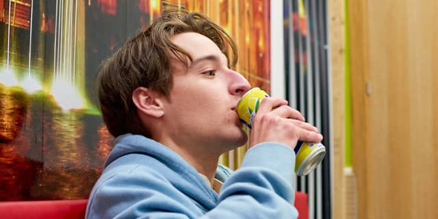 Daily soda consumption linked to cognitive difficulties in teens - Featured Image