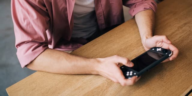 Social media, not gaming, tied to rising attention problems in teens, new study finds - Featured Image