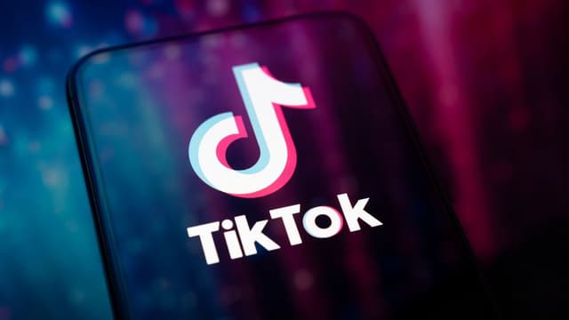 Does TikTok's new terms of service allow app to track sensitive info like immigration status? | Snopes.com - Featured Image