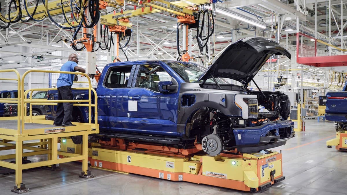 Factory Fire Leaves Ford Without Enough Aluminum to Build the F-150 Lightning - Featured Image
