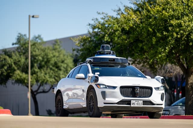 Waymo is asking DoorDash drivers to shut the doors of its self-driving cars | TechCrunch - Featured Image
