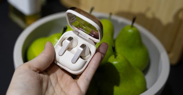 Samsung’s still chasing the AirPods with its new Galaxy Buds 4 and Buds 4 Pro - Featured Image