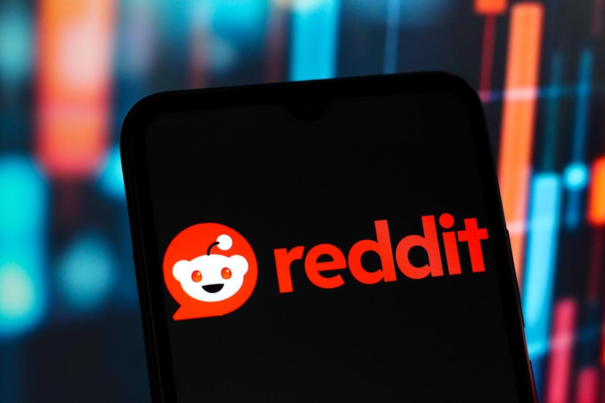 Reddit stock falls for second day as references to its content in ChatGPT responses plummet - Featured Image