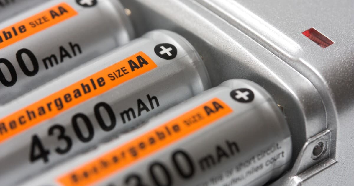 New tech pulls lithium from dead batteries cheaper than you can buy it - Featured Image