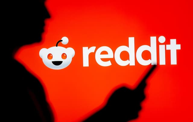 Mods react as Reddit kicks some of them out again: “This will break the site” - Featured Image