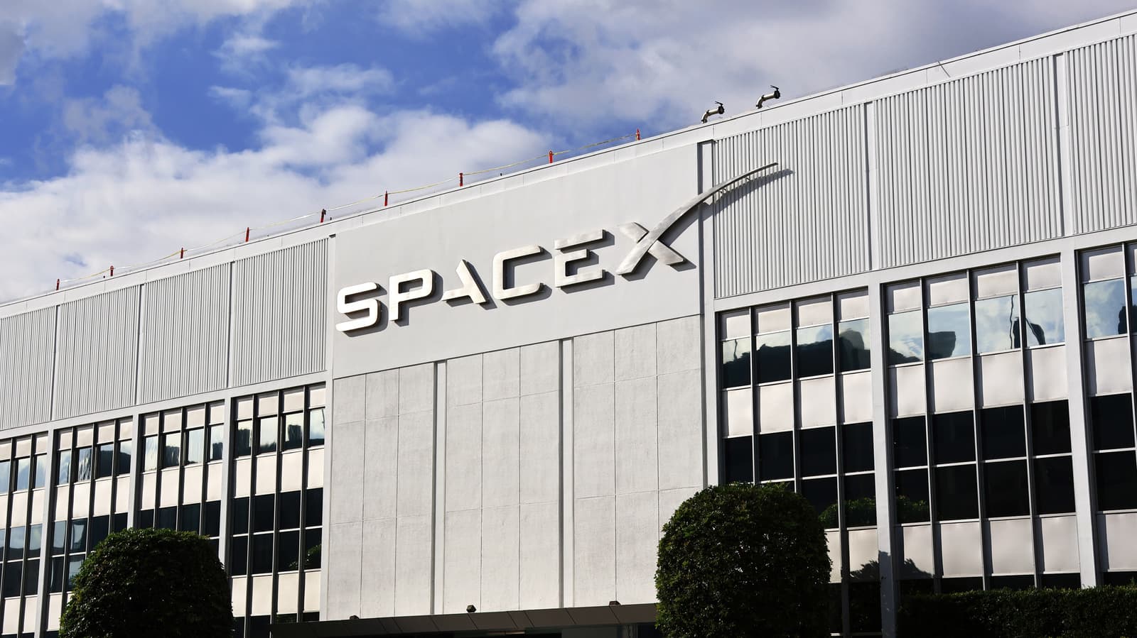 SpaceX Might Be Getting Into Weaponry Now - Featured Image