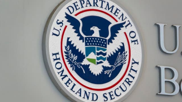 Reddit, Meta, and Google Voluntarily Gave DHS Info of Anti-ICE Users, Report Says - Featured Image