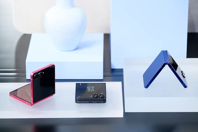 Apple foldable iPhone clamshell design already in development - Featured Image