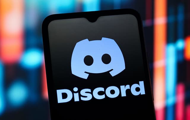 Discord faces backlash over age checks after data breach exposed 70,000 IDs - Ars Technica - Featured Image