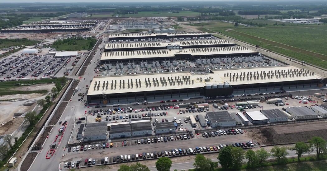 At Amazon’s Biggest Data Center, Everything Is Supersized for A.I. - Featured Image