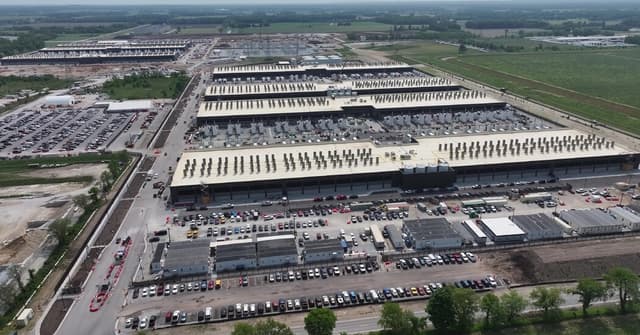 At Amazon’s Biggest Data Center, Everything Is Supersized for A.I. - Featured Image