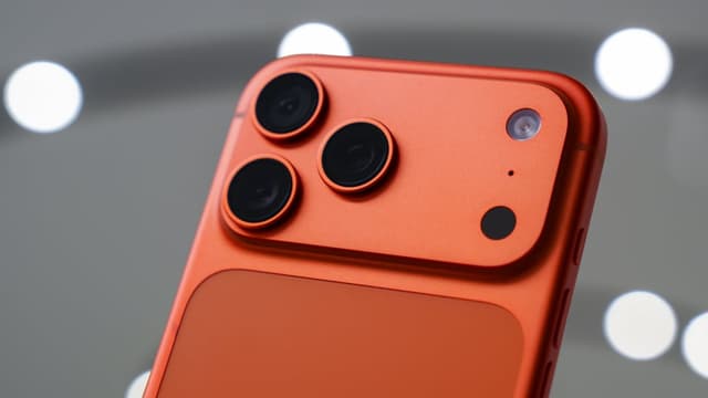 Has Your Orange iPhone 17 Turned Pink? Turns Out, You're to Blame - Featured Image