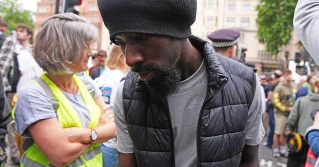 One of Britain's most prolific fare dodgers spared jail despite 112 convictions | News UK | Metro News - Featured Image